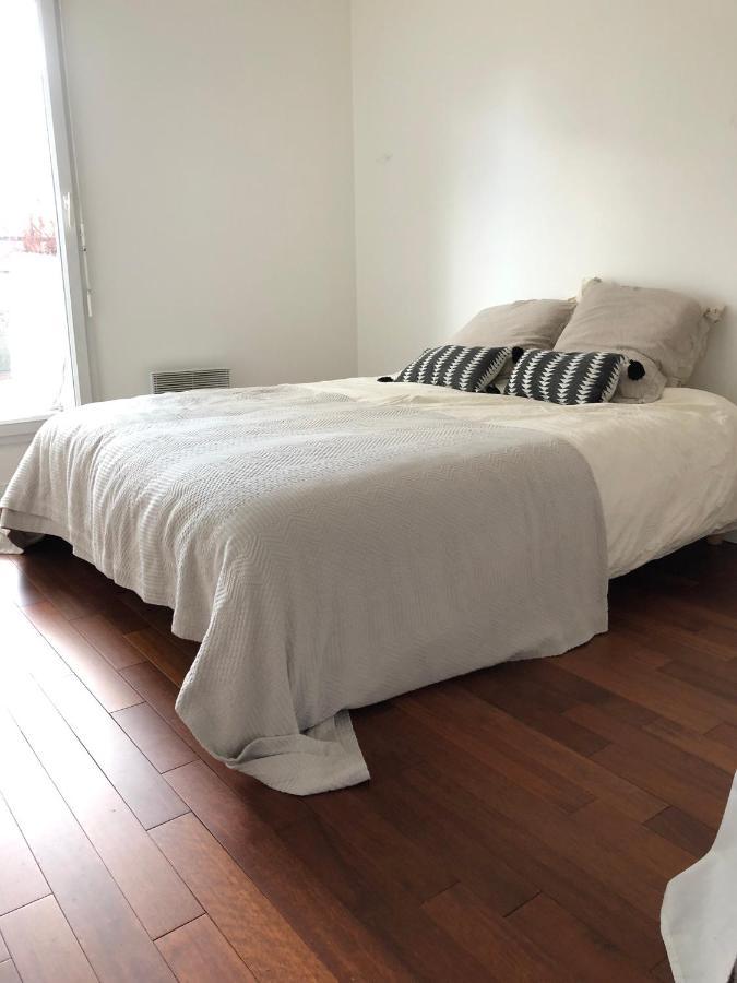 Bel Appartement Avec Terrasse ป็องแต็ง ภายนอก รูปภาพ